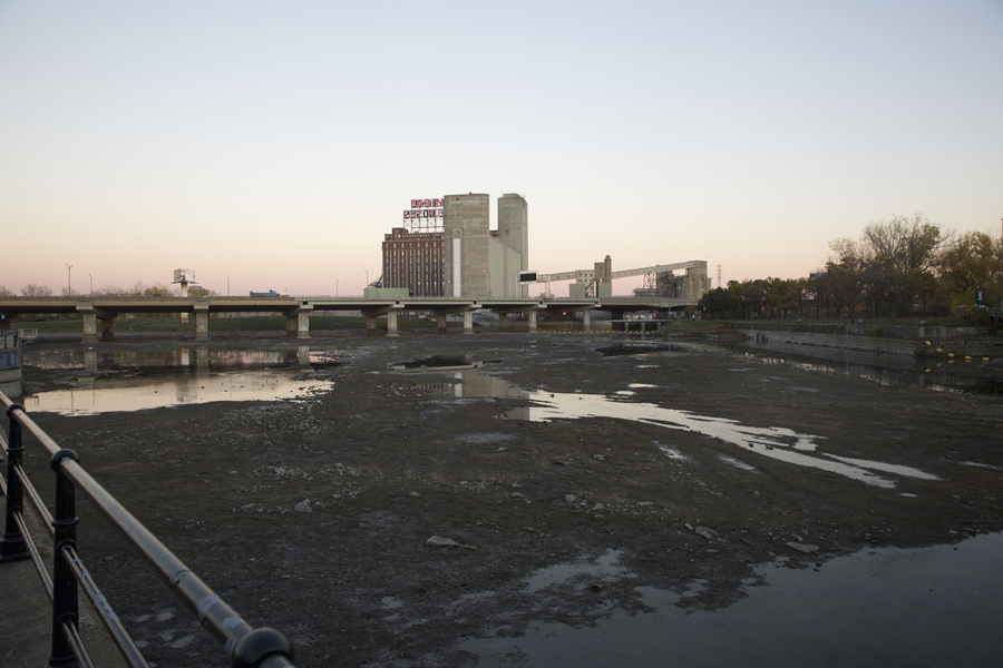 08 Peel Basin Train Bridge - Installation photo 7 - Sounding the City 001 - Montréal 2015-2016